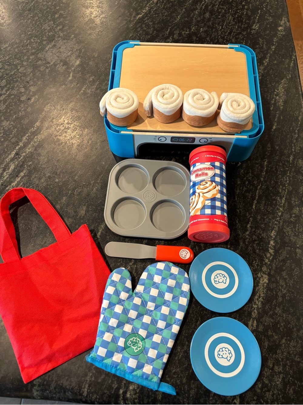 Fat brain toys pretendables cinnamon roll baking set